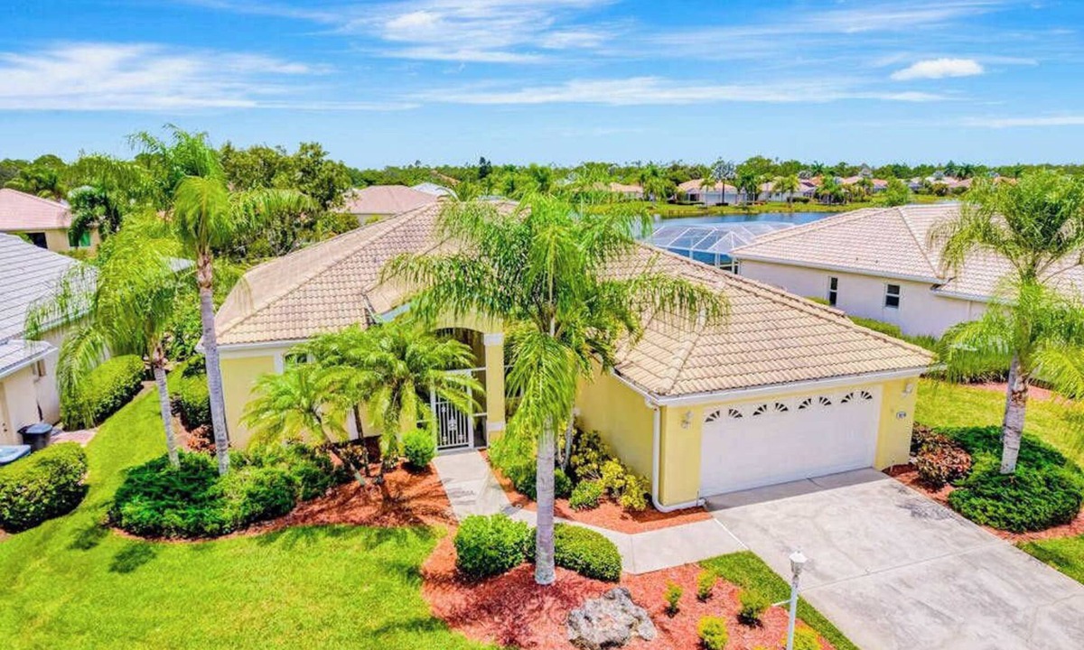 Herons Glen House | Country club retreat with private pool, water views, on-site golf, & gym