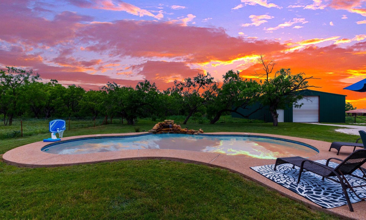 Potosi House | Country Cottage By the Pool-Abilene, Texas, King bed, Kitchen