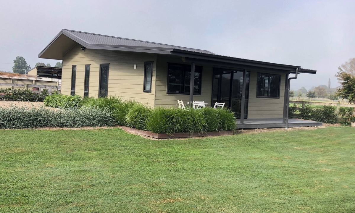 Pukemoremore Cottage | Country Cottage Centrally Located