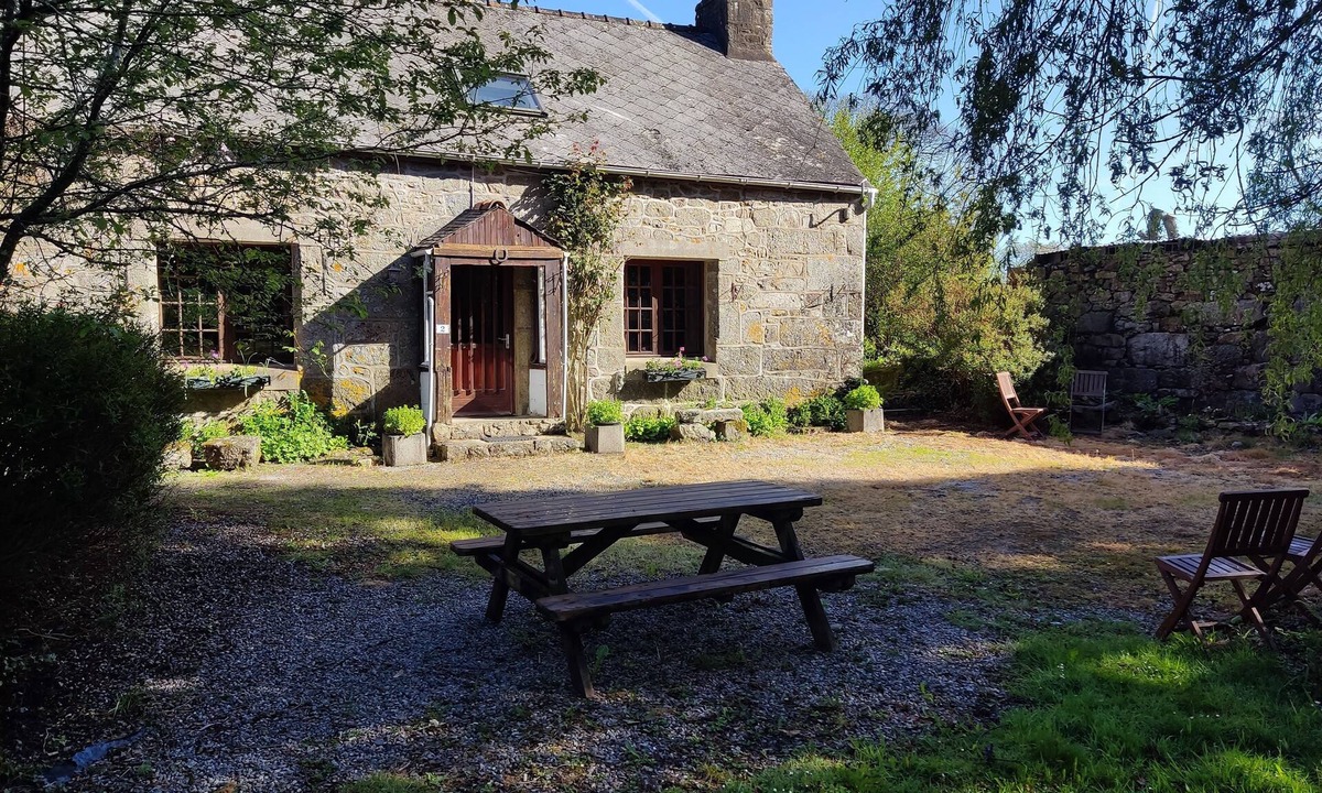 Mael-Pestivien House | Country Cottage With Heated Pool