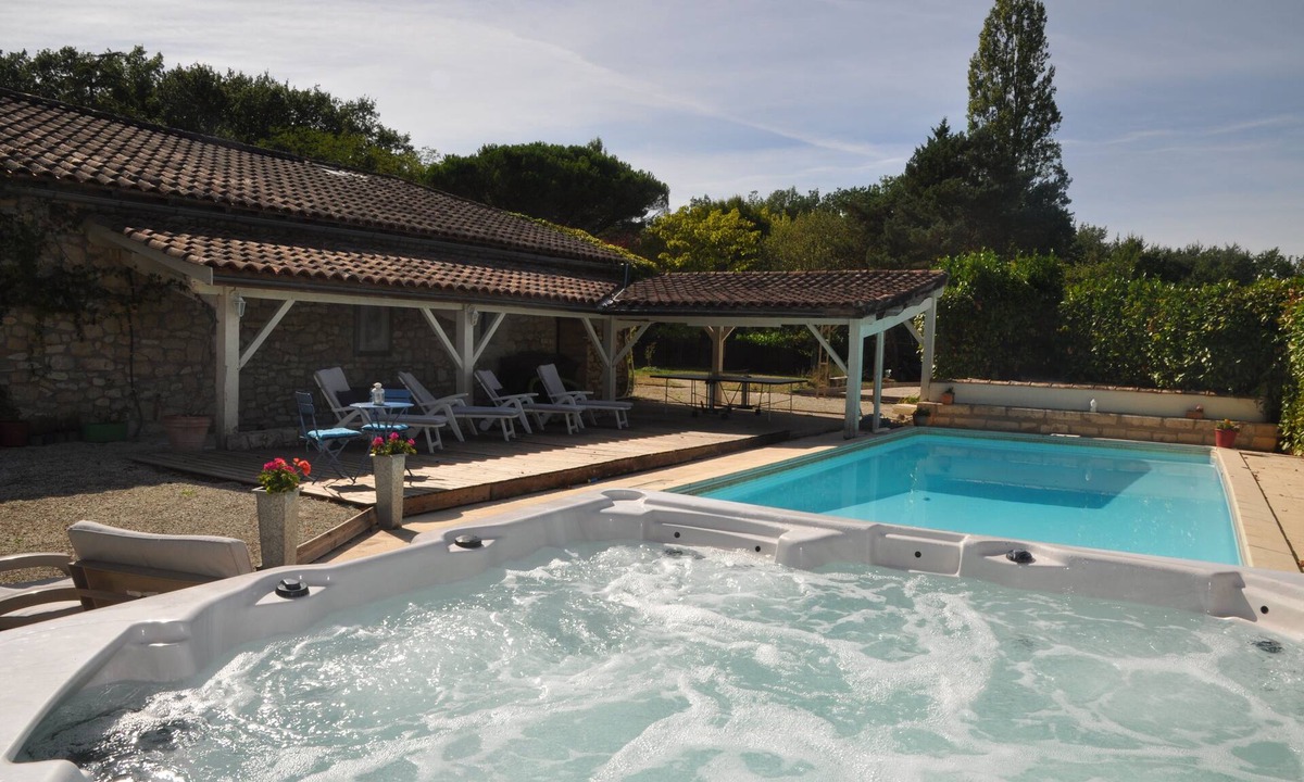 Montcabrier House | Country cottage with swimming pool and Jacuzzi