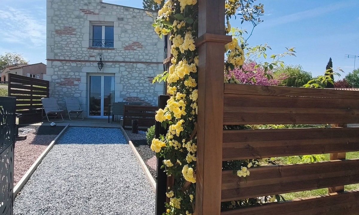 Moncaut Apartment | Country dovecote