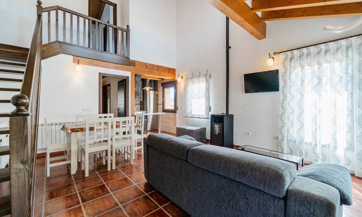 Espeja de San Marcelino House | Country House 'Dehesa de Santa Ursula 3' with Garden and Balcony