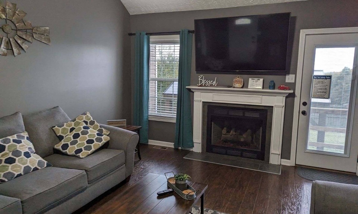 Montgomery County House | Country Escape with Jacuzzi & Private Yard in Southside