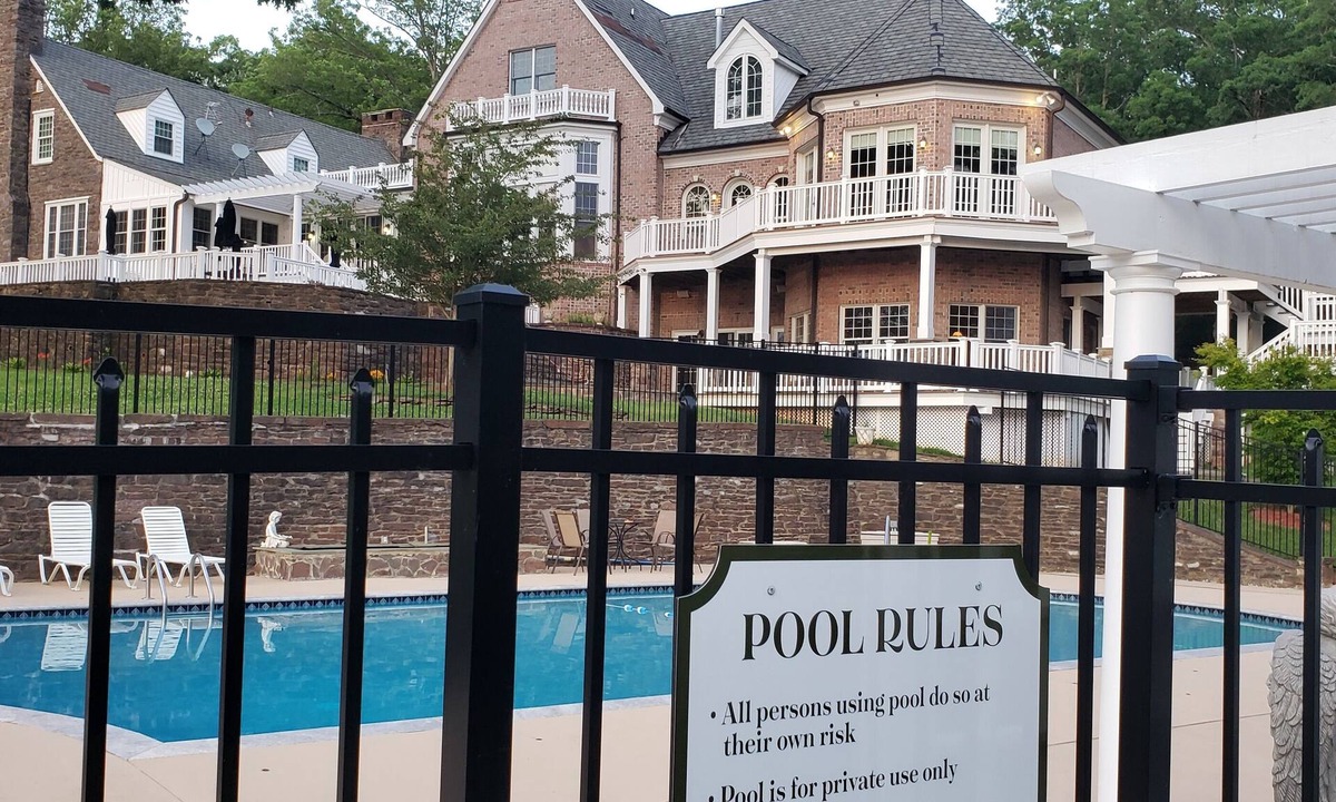 Leesburg House | Country Farm Estate - The Manor at Courtland Farm - Sleeps up to 20 people.