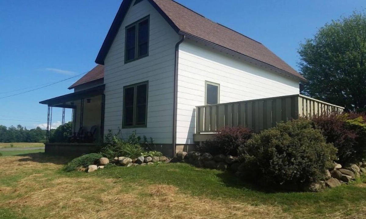 Fredonia House | Country Farmhouse Lodge