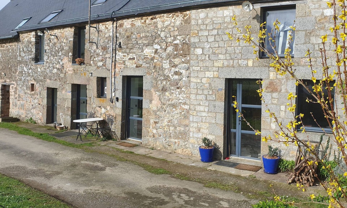 Mezieres-sur-Couesnon Hotel | Country room