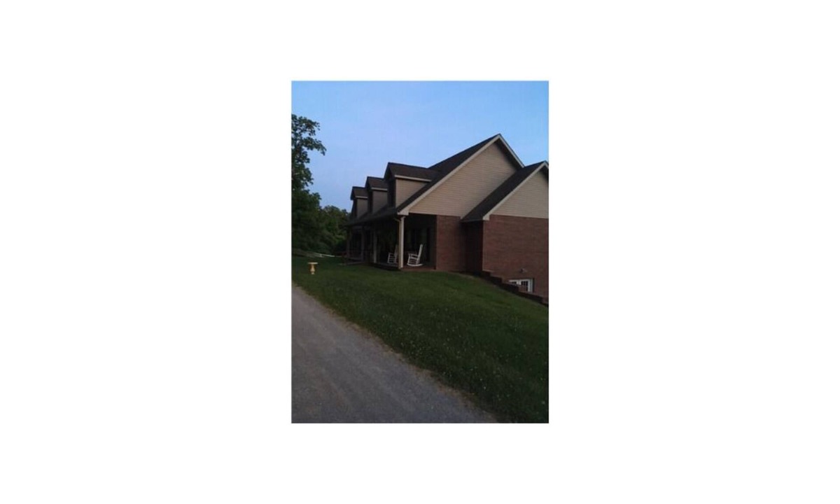 Chestnut Mound House | Country French Farmhouse. One Bedroom Option