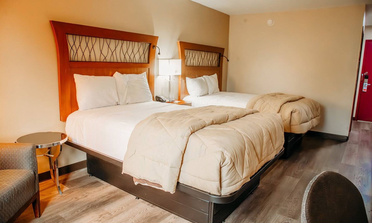 Benton Hotel | Country Garden & Suites