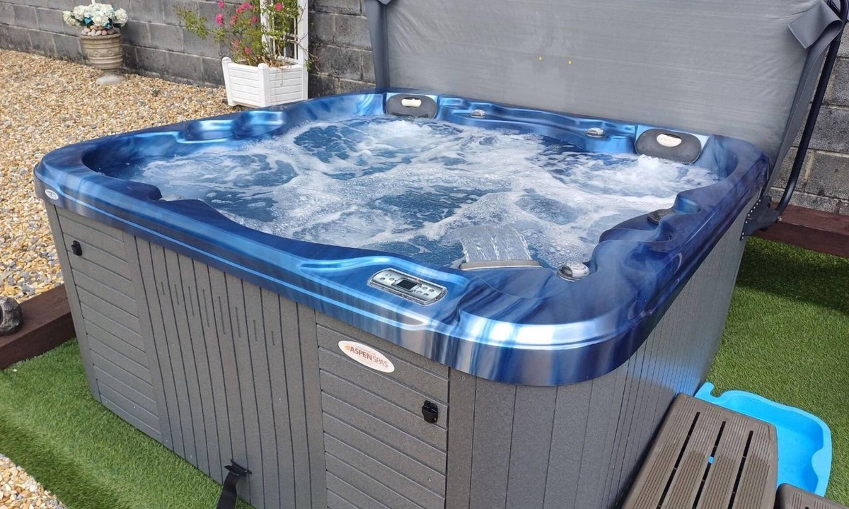 Llangynog Cottage | Countryside Bungalow with private Hot Tub