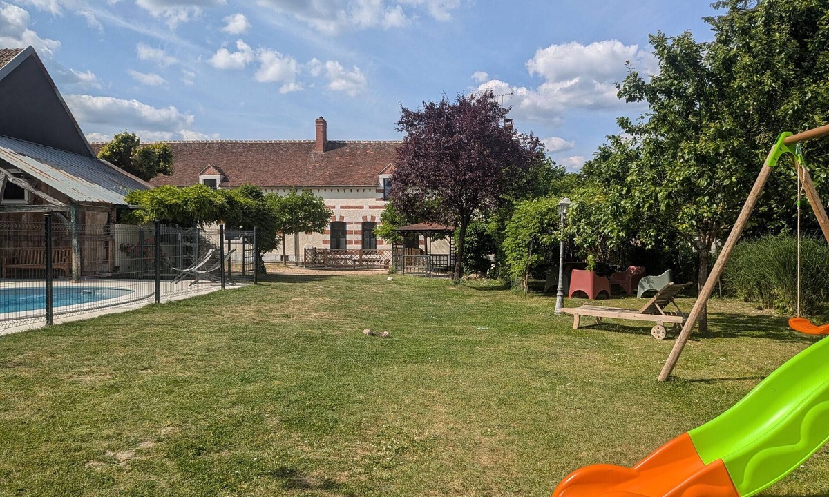 Chabris Cottage | Country getaway with shared pool in Chabris