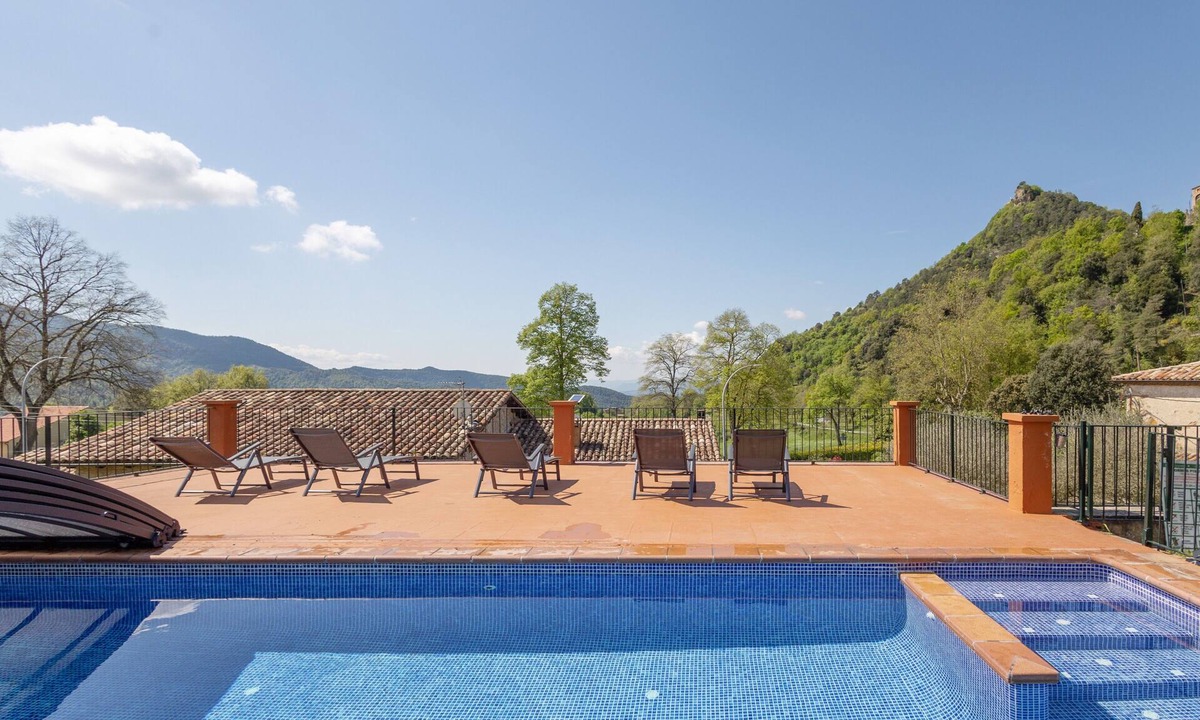 Santa Maria de Besora House | Country House 'Cal Nan' with Mountain View, Shared Pool and Wi-Fi