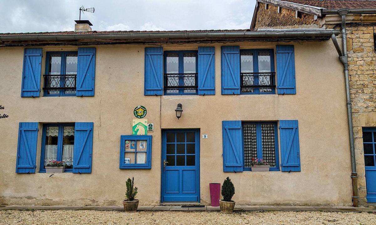 Halles-sous-les-Cotes Cottage | Country house with fishing, pets allowed
