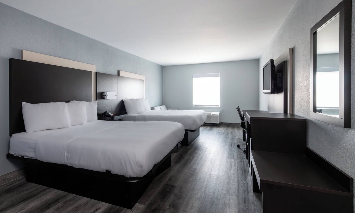 Forest Park Hotel | Country Hearth Inn & Suites