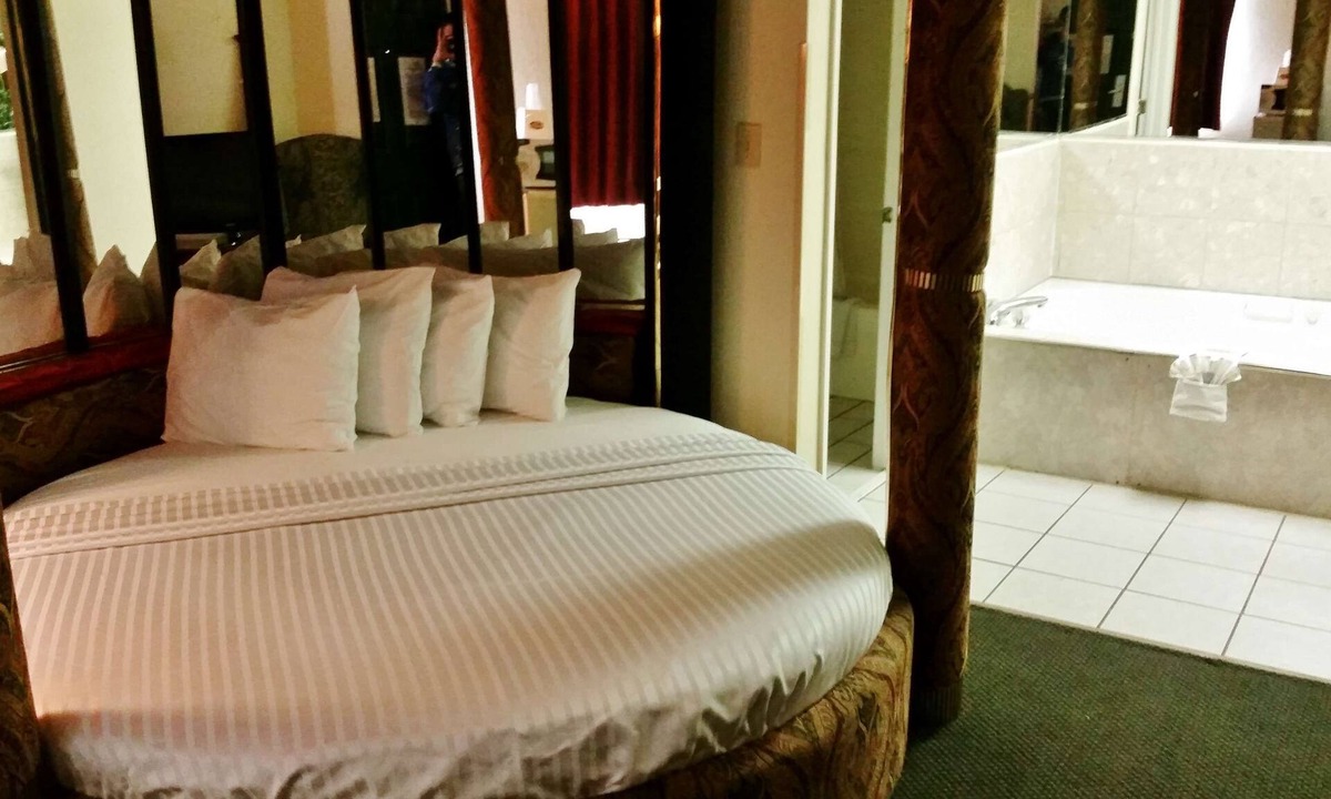 Gracewood Hotel | Country Hearth Inn & Suites Augusta