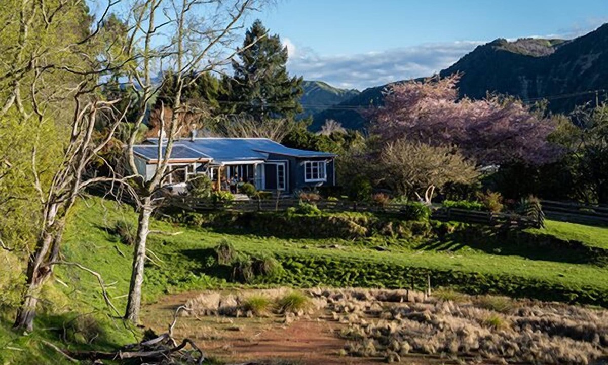 Tiniroto Cottage | Country hide away cottage in a picturesque stunning rural area.