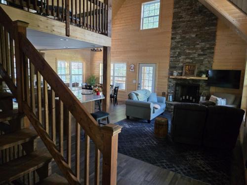 Rogersville House | Country Hideaway with Fun!