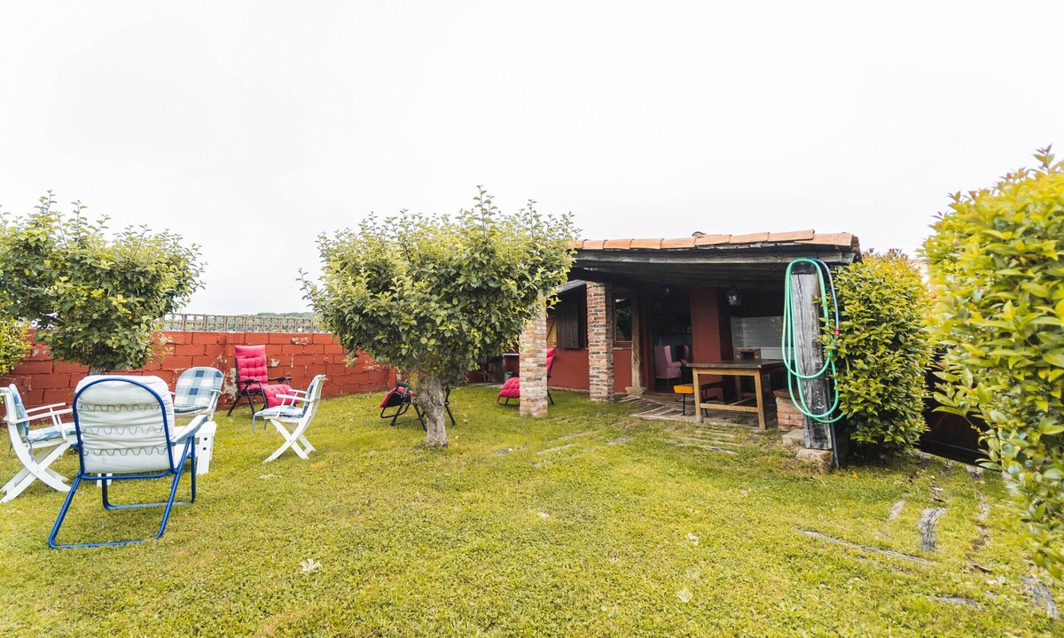 Castrejon de la Pena House | Country House 'El Gallinero' with Mountain View and Private Garden