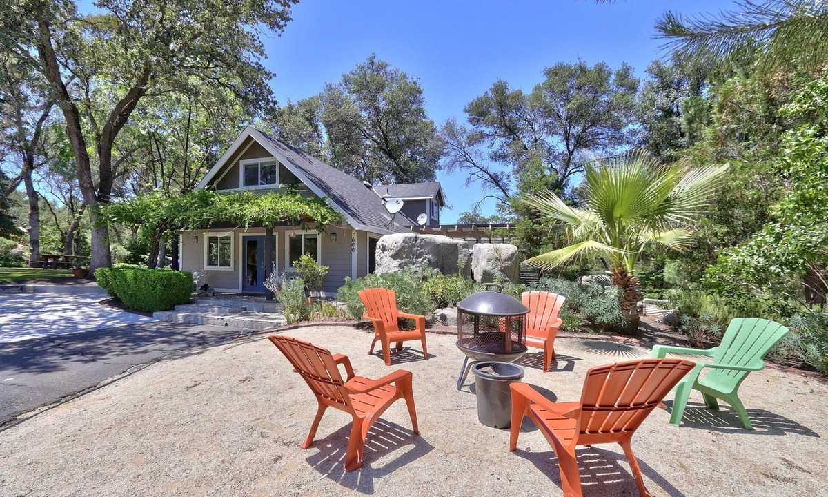Lincoln Cottage | Country Home, Beautiful acreage, large creek