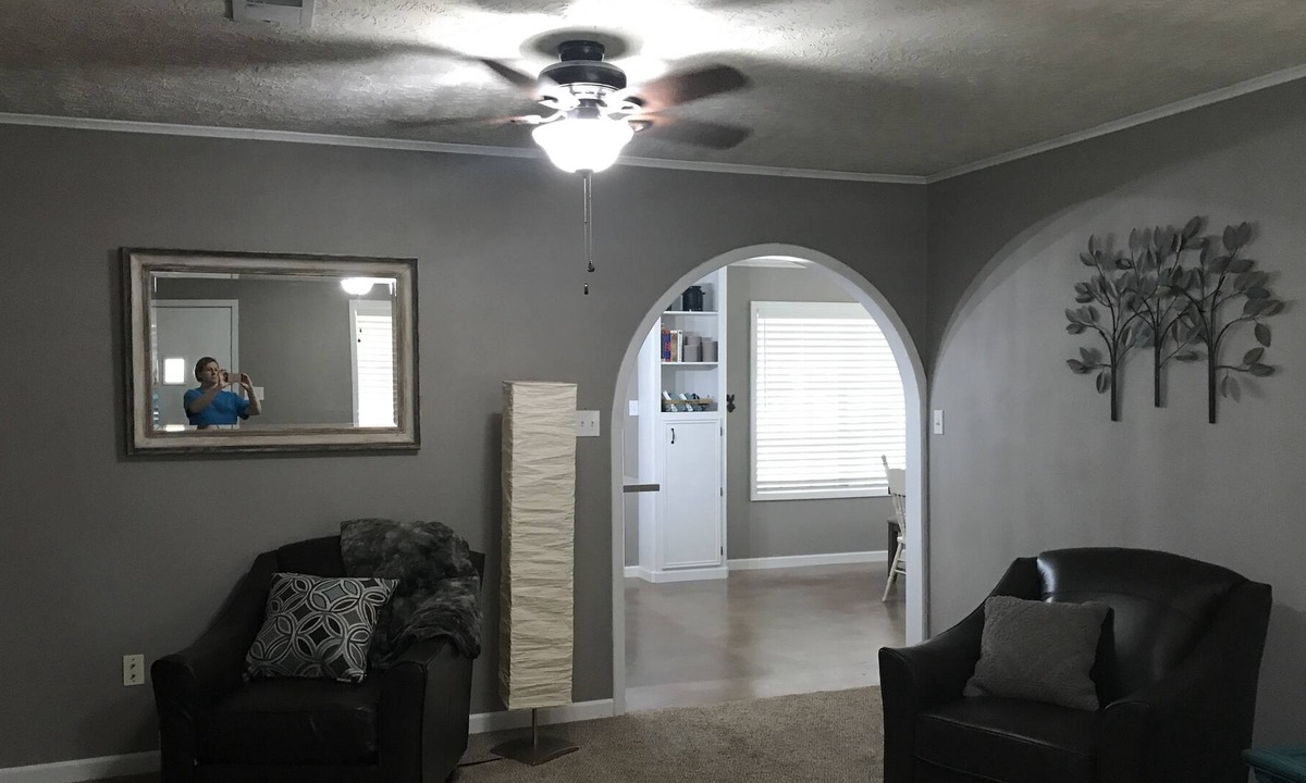 Bryan House | Country home close to Everything! Only 1 mile from EXPO Center.