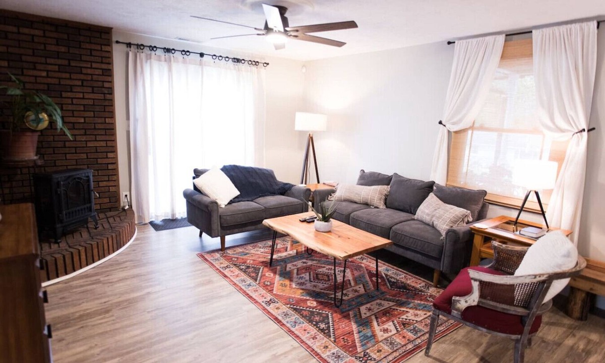 Powell Villa | Country home, full kitchen, firepit, 11 mi to UTK.