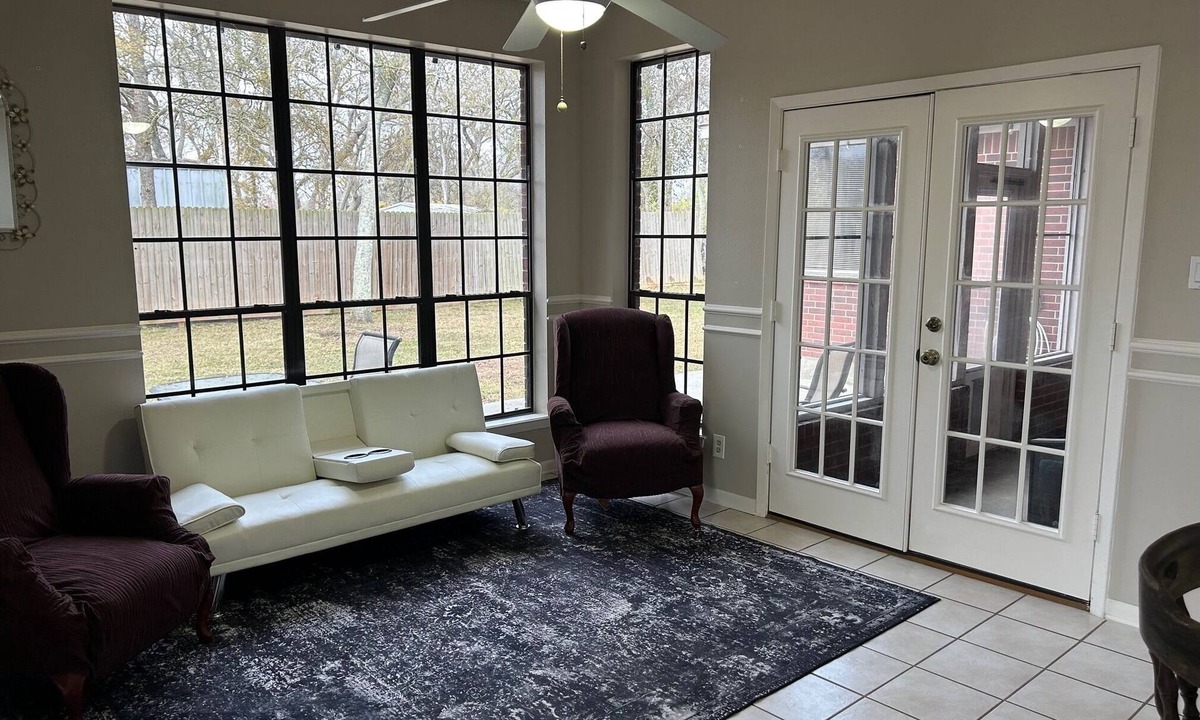 Iowa Colony House | Country Home Near Sienna