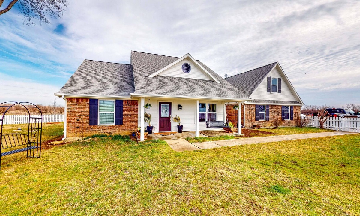 Era House | Country Home, Working Farm, Firepit, Outdoor Games