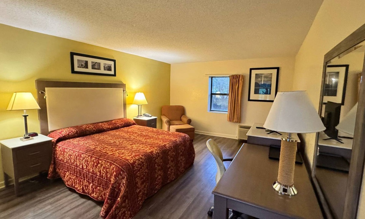 Franklin Hotel | COUNTRY HOST INN