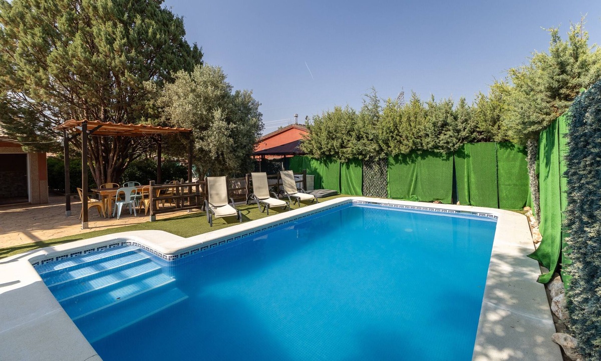 Fuentiduena de Tajo House | Country House 'Casa Fina' with Private Pool, Shared Terrace and Wi-Fi