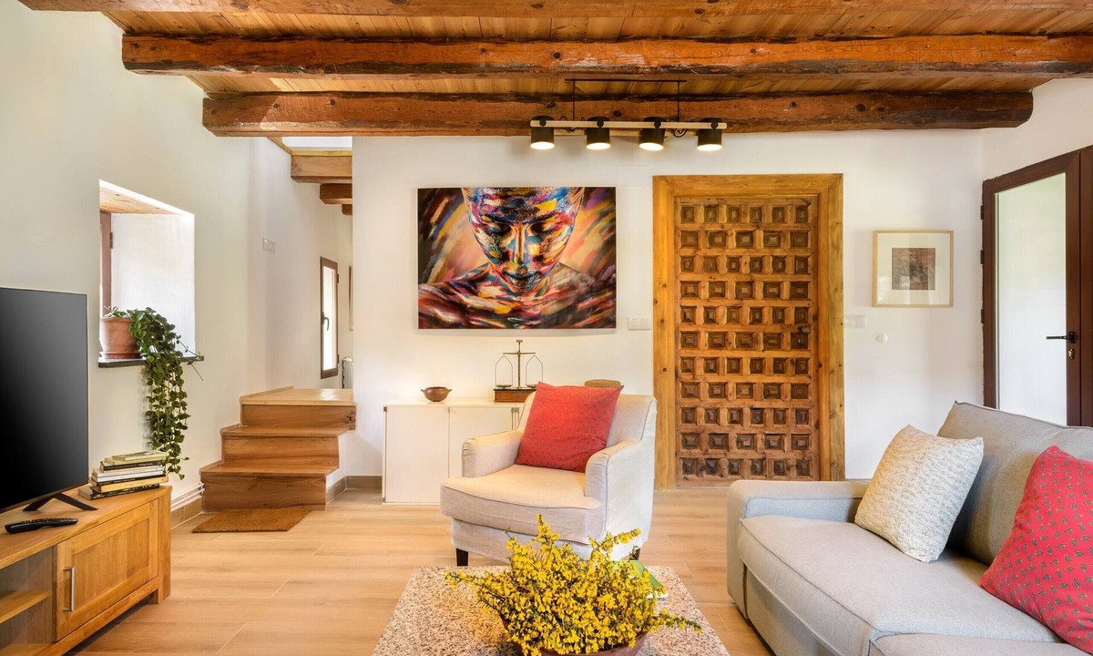Aragues del Puerto House | Country House 'Fajinadero Sancho' with Mountain Views, Private Garden and Wi-Fi