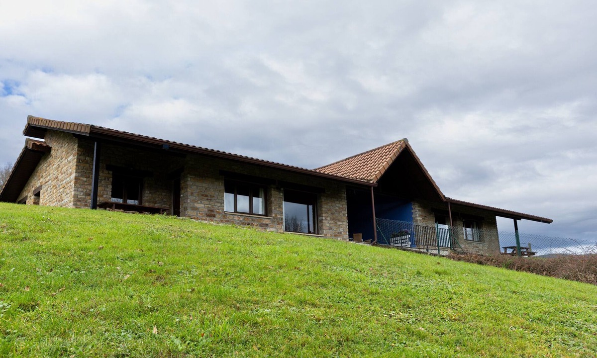 Valle de Carranza House | Country House 'Amama' with Mountain View, Private Pool and Private Garden
