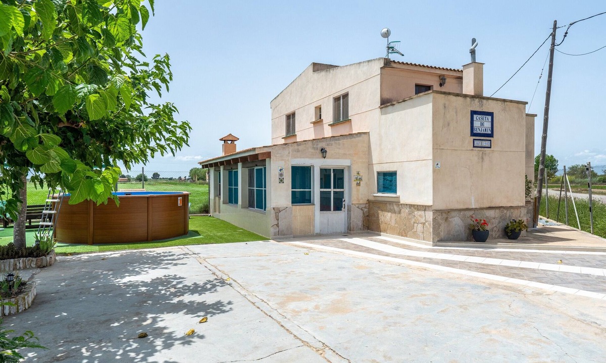 Deltebre House | Country House 'Benjamin' with Lake View, Private Pool and Wi-Fi