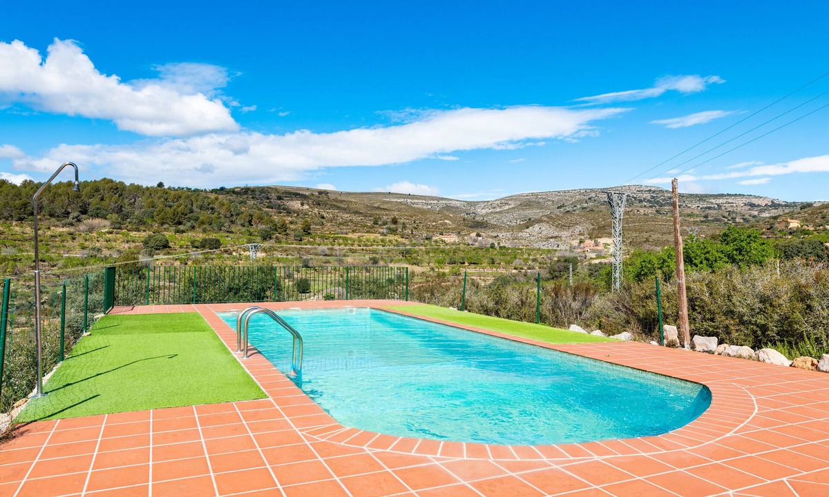 Vilar de Canes House | Country House 'Casa Dragons' with Mountain View, Shared Pool and Wi-Fi