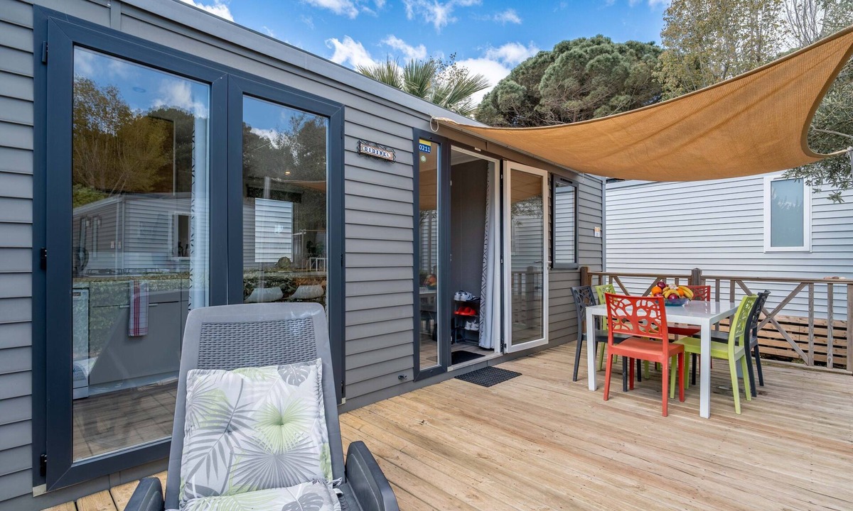 Vendres Villa | Country House 'Camping Domaine De La Yole' with Shared Pool