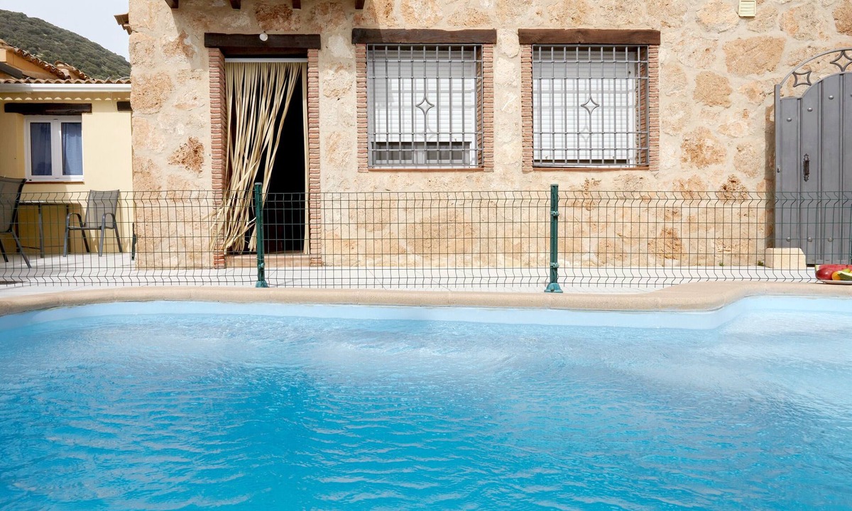 Arbuniel House | Country House 'Casa Calera' with Mountain View, Wi-Fi and Air Conditioning