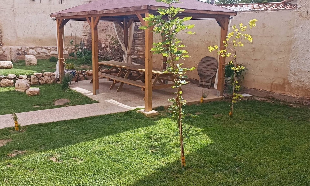 Bisimbre House | Country House 'Casa Larralde' with Shared Pool, Wi-Fi and Air Conditioning