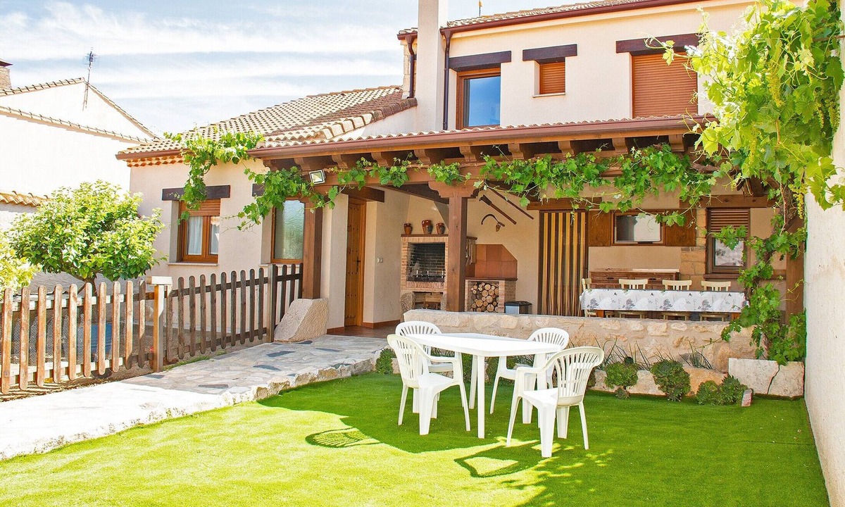 Turegano House | Country House 'Casa Mariano' with Mountain View, Private Terrace and Wi-Fi