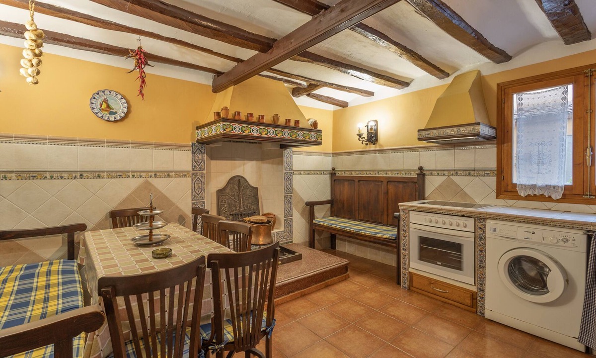 Baguena House | Country House 'Casa Rural Abuelo Luis' with Private Terrace and Balcony