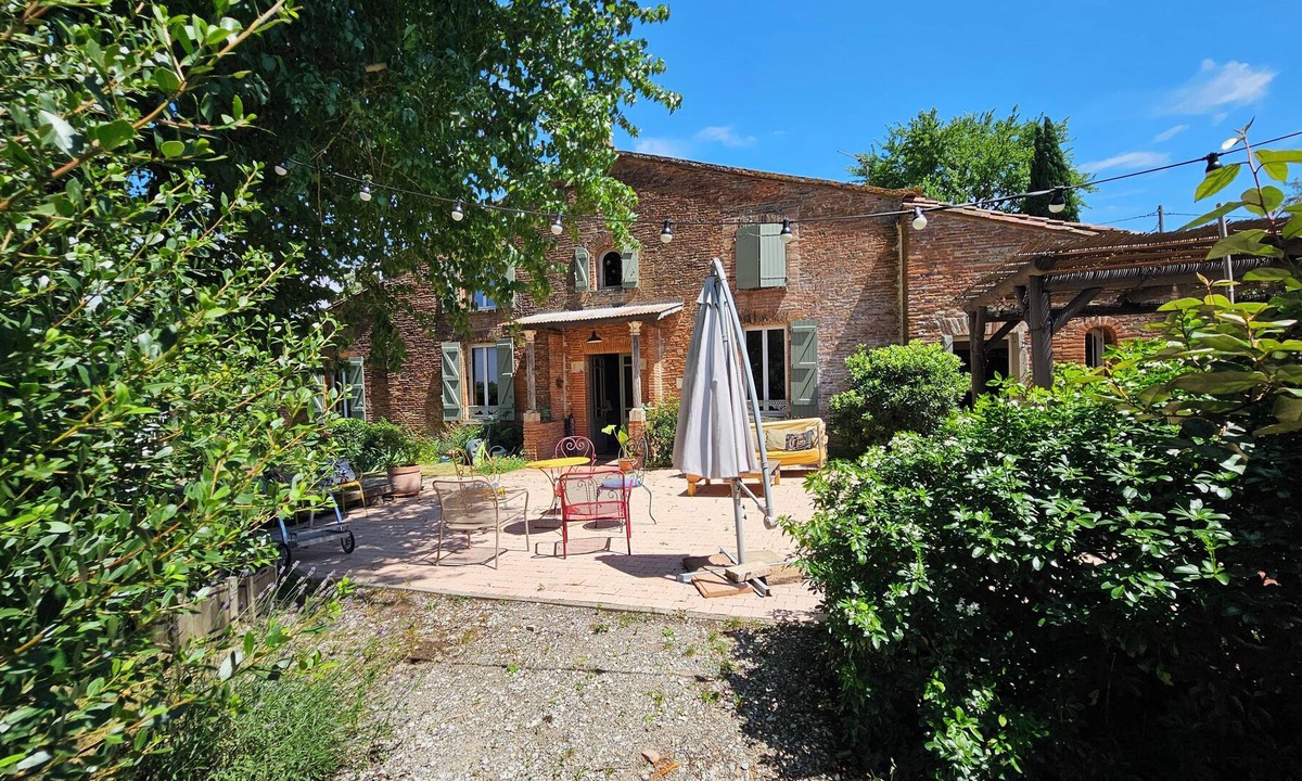 Dremil-Lafage House | Country house close to town