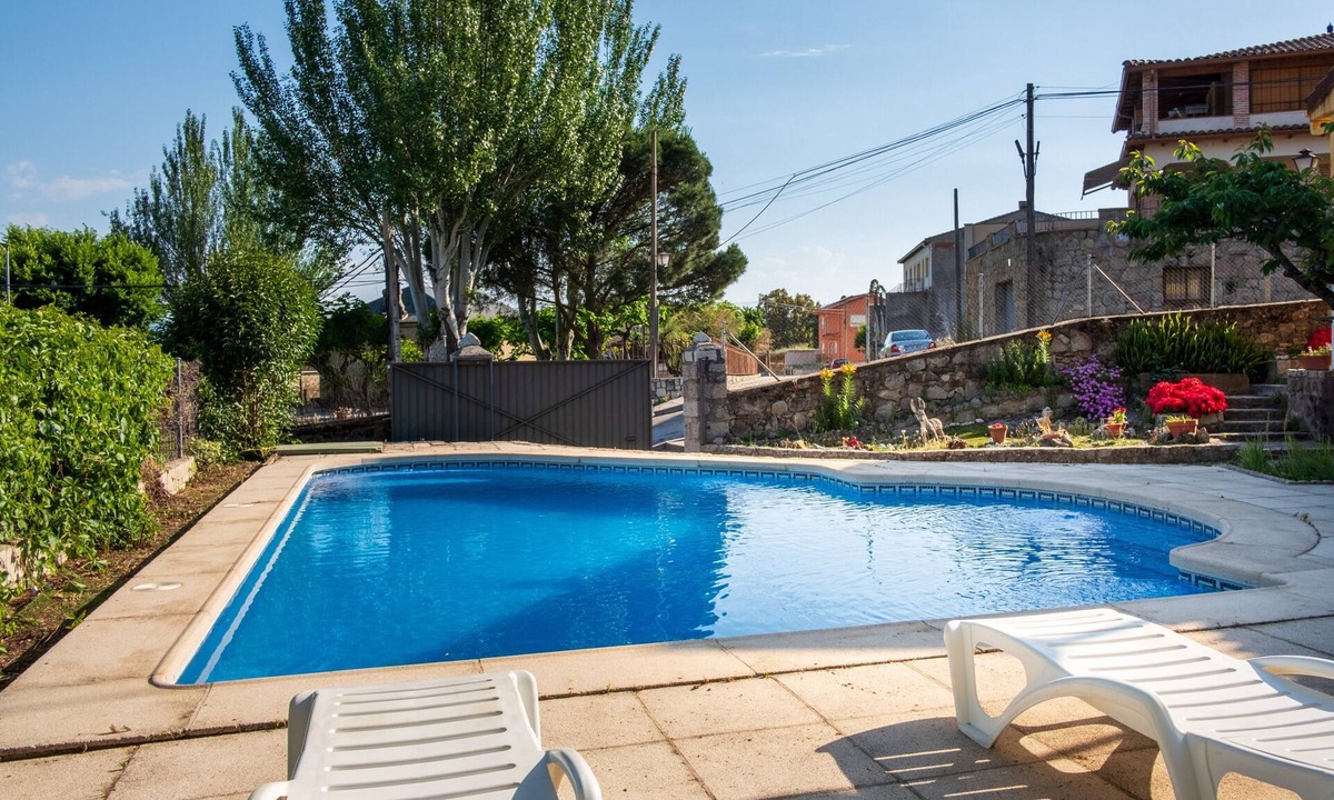 Piedralaves House | Country House 'Cuesta Del Reloj' with Mountain View, Wi-Fi and Air Conditioning
