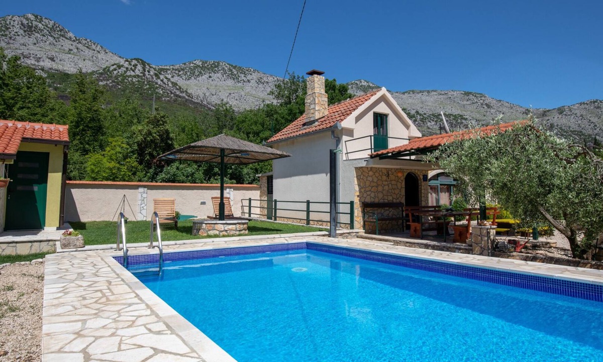 Kula Norinska Villa | Country house Desne by Villas Guide