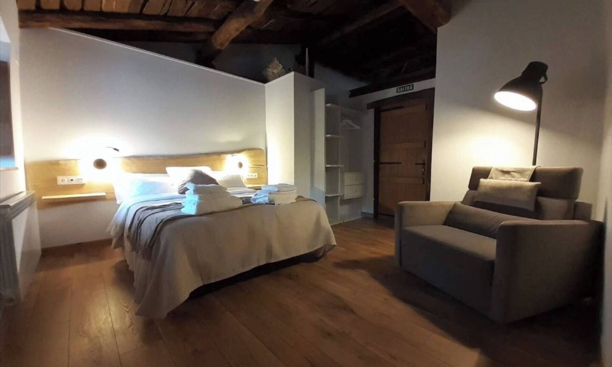 Labaien House | Country House 'Errandonea' with Mountain View, Private Terrace and Wi-Fi