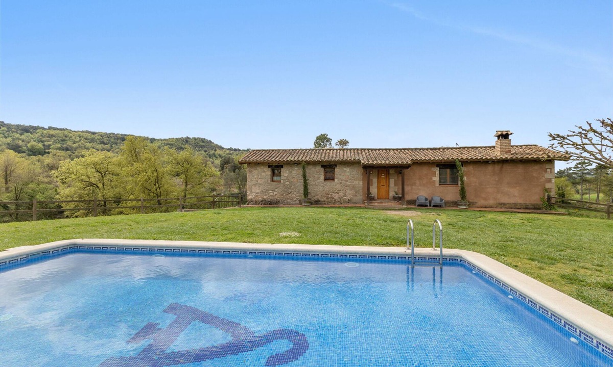 Sagas House | Country House 'El Molí De Canellas' with Mountain View, Private Pool and Wi-Fi