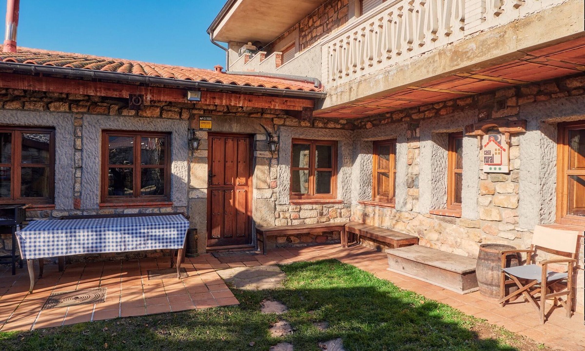 Boca de Huergano House | Country House 'Aldaron' with Mountain View, Private Garden and Wi-Fi