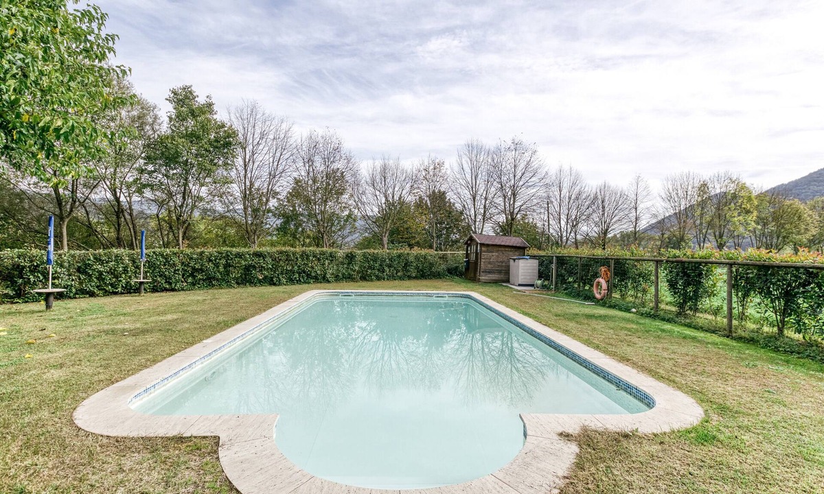 La Vall de Bianya House | Country House 'El Xalet' with Mountain View, Shared Pool and Wi-Fi