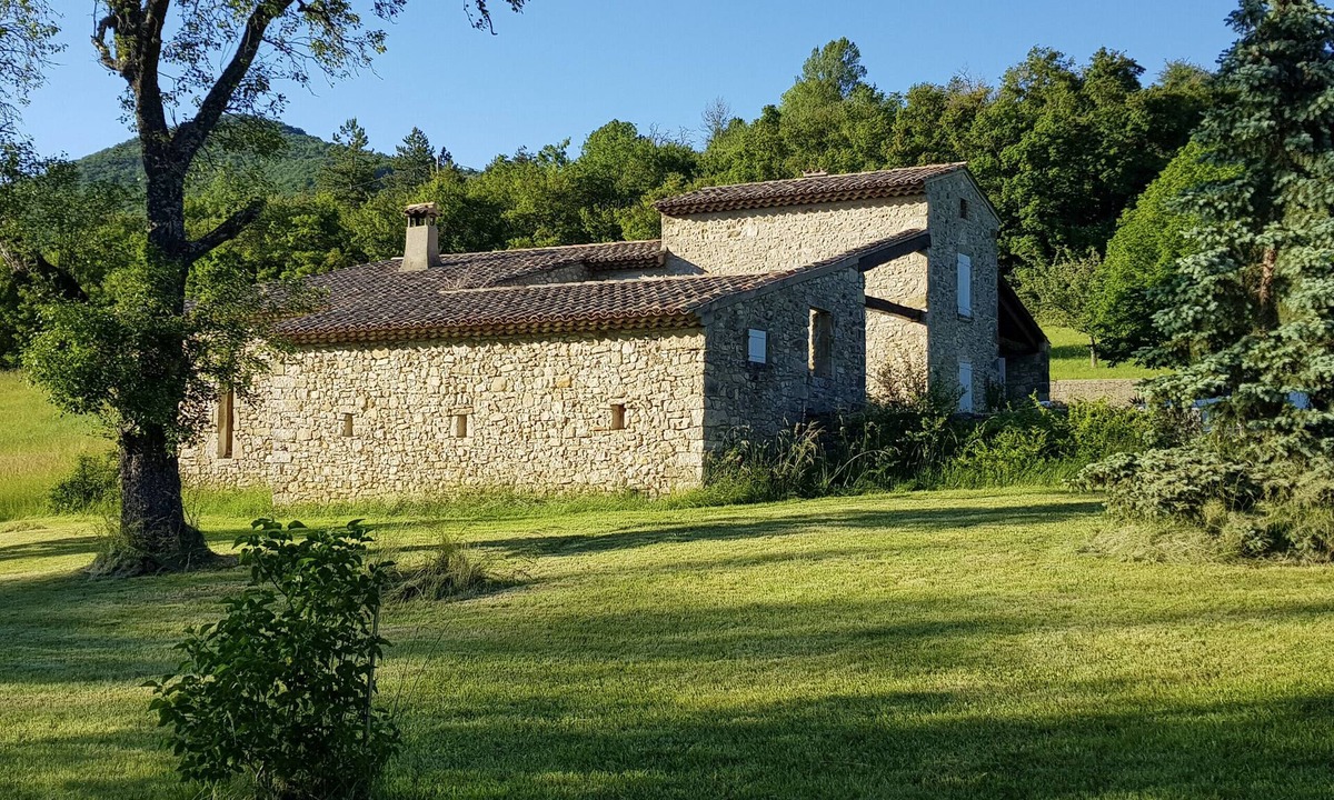 Bezaudun-sur-Bine Villa | Country house sleeps 15 Ideal for holidays with family or friends