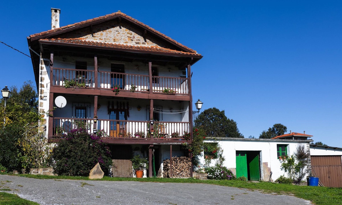 Valle de Carranza House | Country House 'Fuenternilla' with Mountain View, Private Terrace and Wi-Fi
