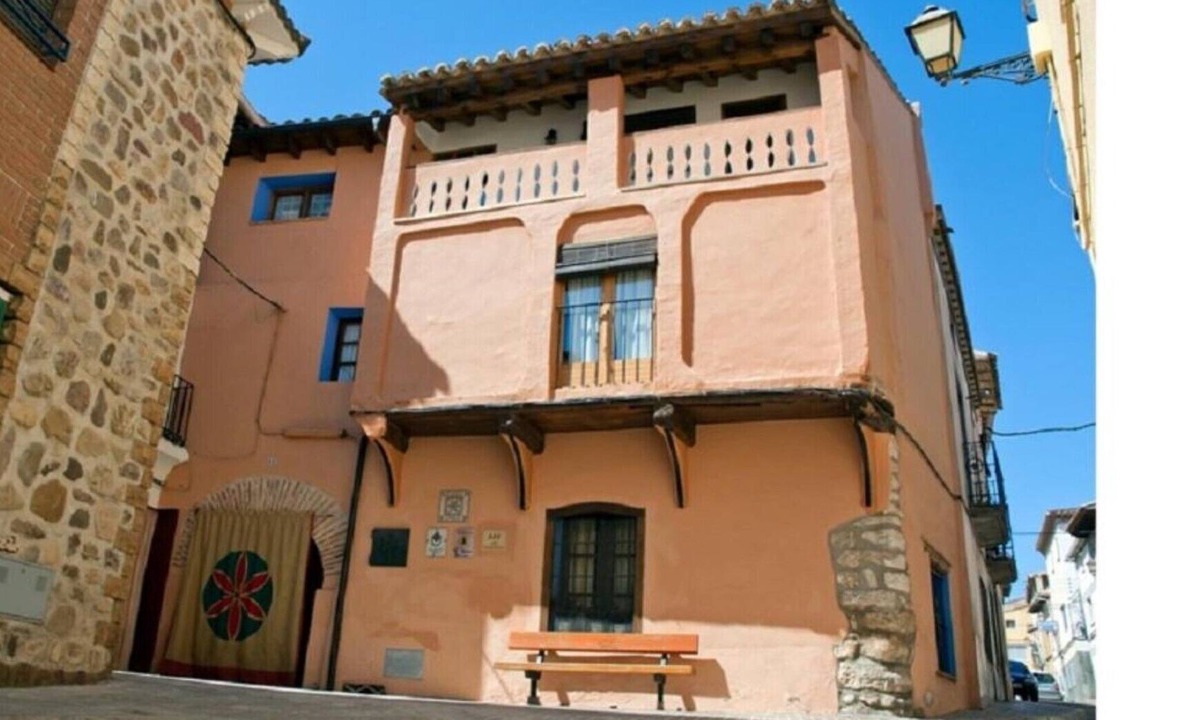 Azuara House | Country House 'Jara' with Private Terrace, Private Garden and Wi-Fi