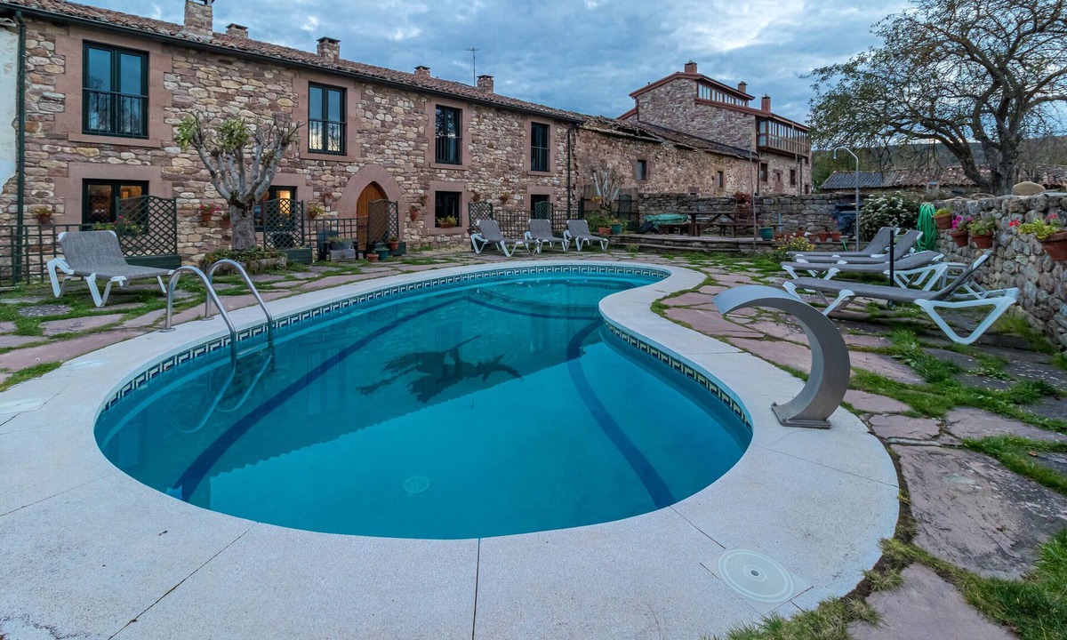 Hermandad de Campoo de Suso House | Country House 'La Casona De Barrio' with Mountain View, Private Pool and Wi-Fi
