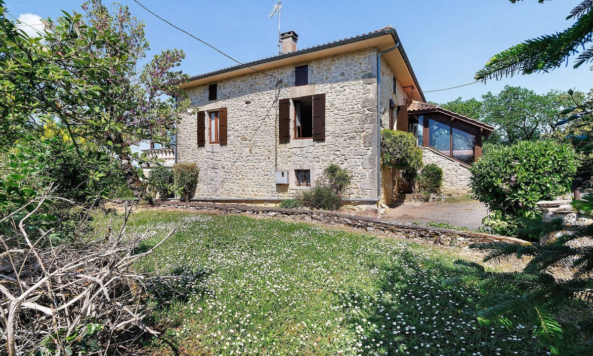 Montayral House | Country House 'La Maison De Barrou' with Private Terrace, Wi-Fi and Air Conditioning
